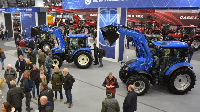 New Holland, présent ici à Agribex, demeure leader sur le marché belge,  mais est talonné par John Deere.