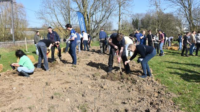 Pour le Centre éducatif Saint-Pierre, cette micro-forêt constitue bien davantage qu’un aménagement paysager. Elle devient un véritable outil pédagogique.