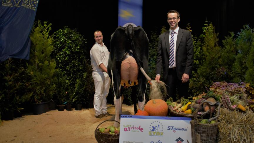 Rihana de la Garde-Dieu (Superbo), à Luc Piron, meilleur pis des jeunes vaches.