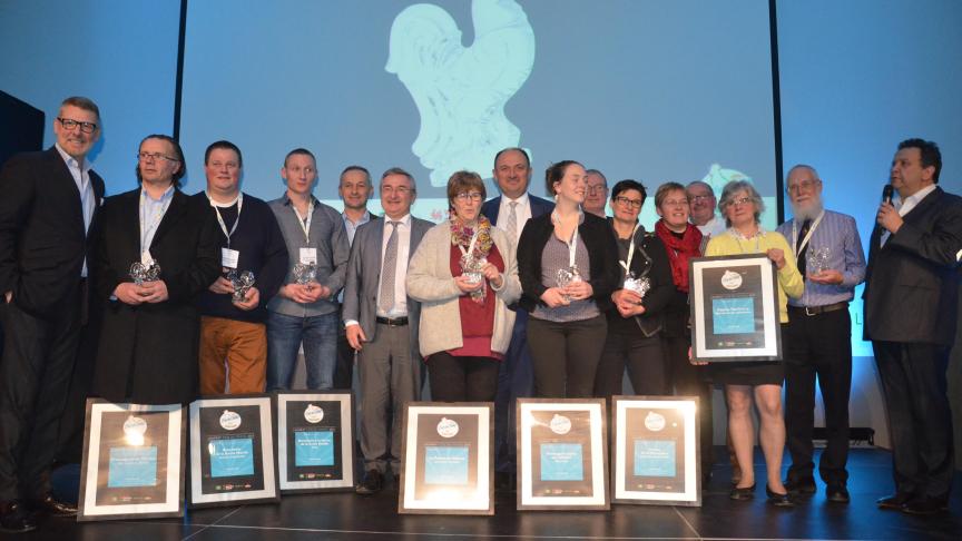 Une photo de famille pour les lauréats des coqs de cristal.