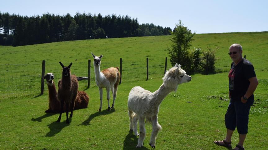 Arsène-Marie Jacques et sa famille élèvent plus d’une plus d’une trentaine  de races d’animaux, parmi lesquelles des lamas et alpagas.