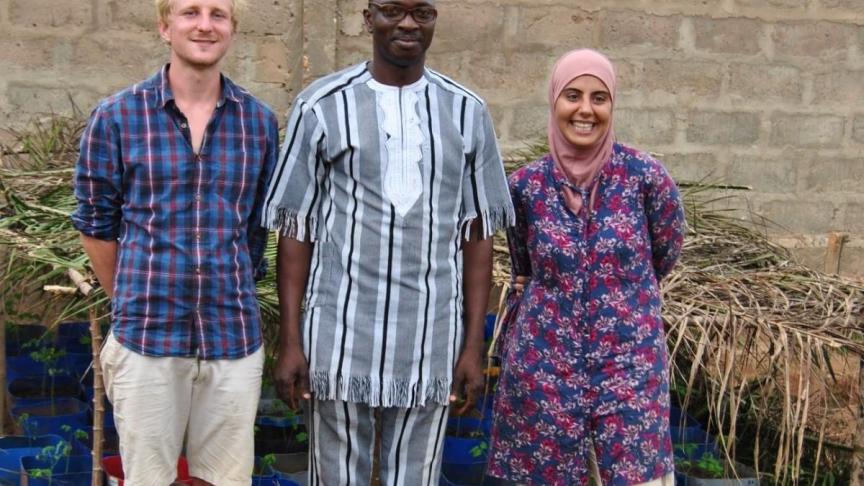 Fatme et Ludovic accompagnés de leur maitre de stage C. Tozo, docteur et professeur de l’Université d’Abomey-Calavi (Juin 2019, Bénin, L. VERMEULEN)