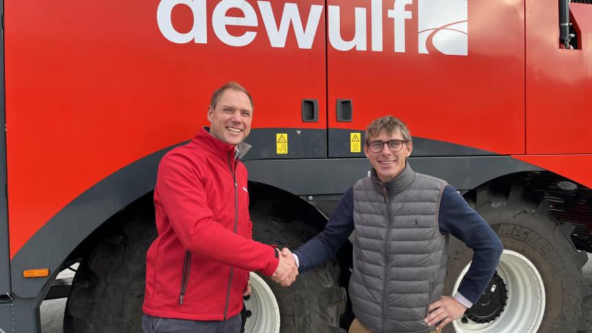 Loïc Roelens, responsable commerciale de DeWulf en Wallonie et Jean De Wulf co-propriétaire d’AgriGeer.