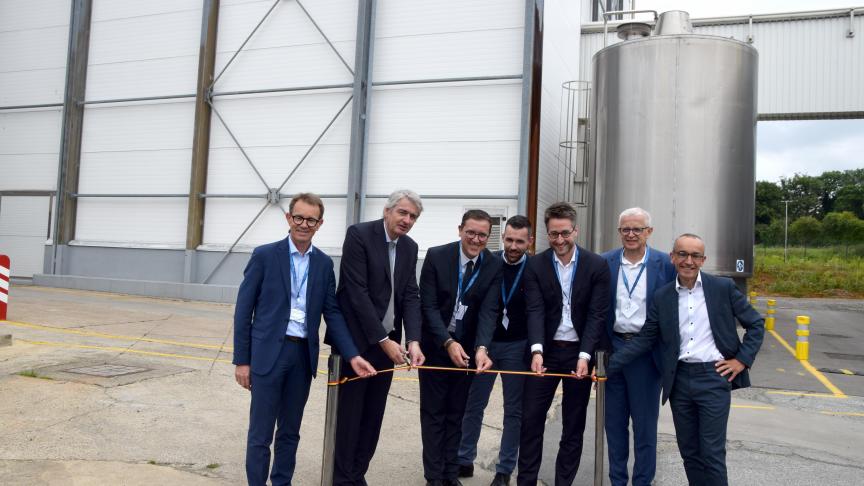 La nouvelle tour a été inaugurée en présence d’Emmanuel Besnier, Ceo Lactalis, Sébastien Buytaert, directeur Lactalis Belgique, Paulin Lemarchand, directeur du site, Jean-Luc Bordeau directeur Lactalis Ingrédients et des autorités locales.