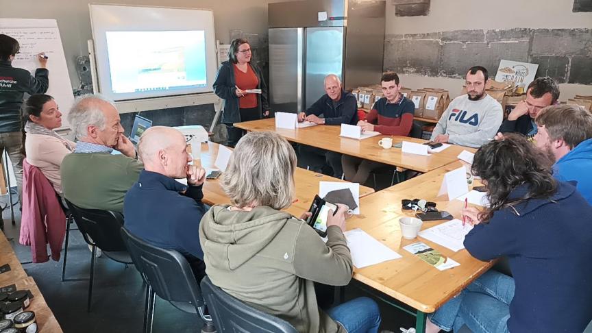 Les ateliers collectifs, comme ici le 21 mai dernier, permettent aux agriculteurs  et agricultrices de partager leurs  expériences et réflexions.