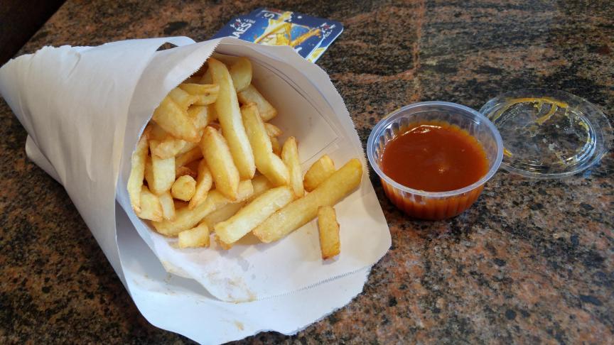 Un concours lancé sur les réseaux  sociaux par  l’Apaq-w permettra  à quatre gagnants  de remporter une  année de frites  gratuites.
