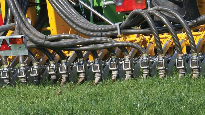 Pour optimiser l’efficacité de l’engrais de ferme, il est recommandé d’apporter deux petites quantités en sortie d’hiver et au début du printemps.