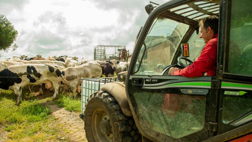 La commission se félicite que plus de la moitié  des citoyens considèrent que le niveau du soutien  financier de l’UE aux agriculteurs pour les aider  à stabiliser leurs revenus est correct.