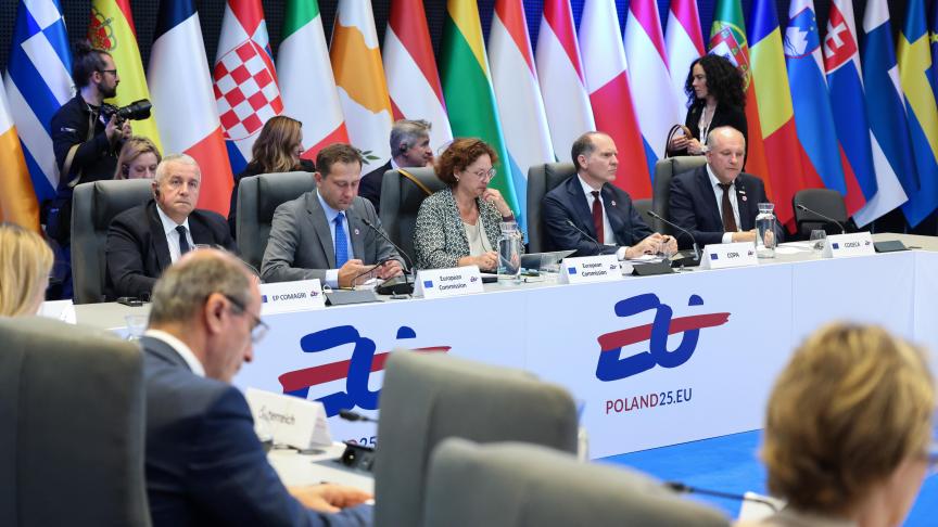 Sans action coordonnée à l’échelle européenne, la transmission des exploitations, la sécurité alimentaire et la viabilité des territoires ruraux pourraient être mises en péril.