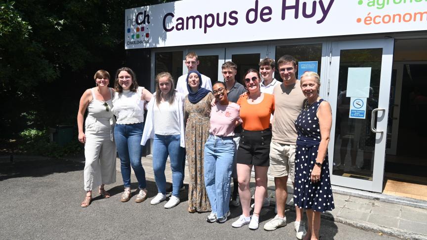 Les étudiants, avec une partie de l’équipe éducative dont fait partie Frédérique Thirion, prof d’entrepreneuriat, ont été accompagnés dans l’aventure.