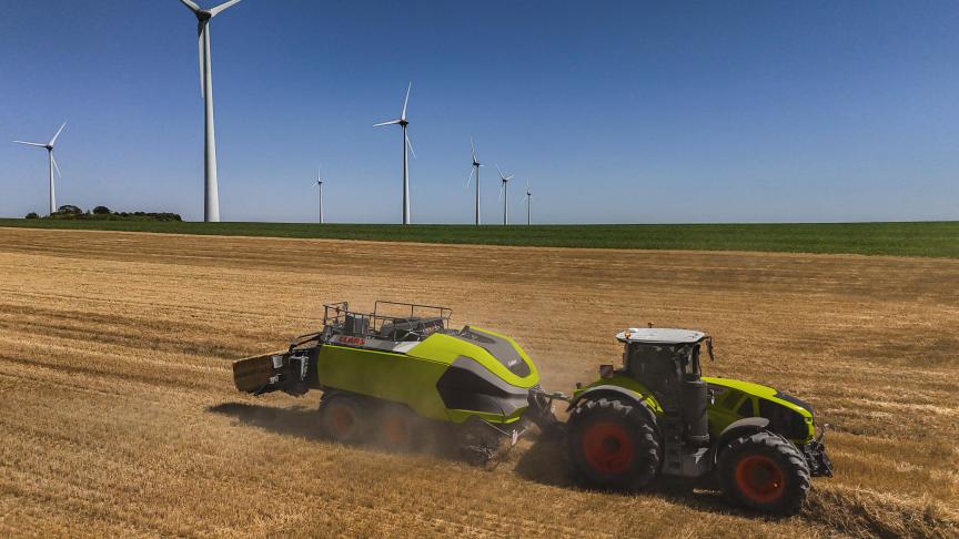Claas promet un débit de chantier  de 70 t de paille pressée à l’heure.
