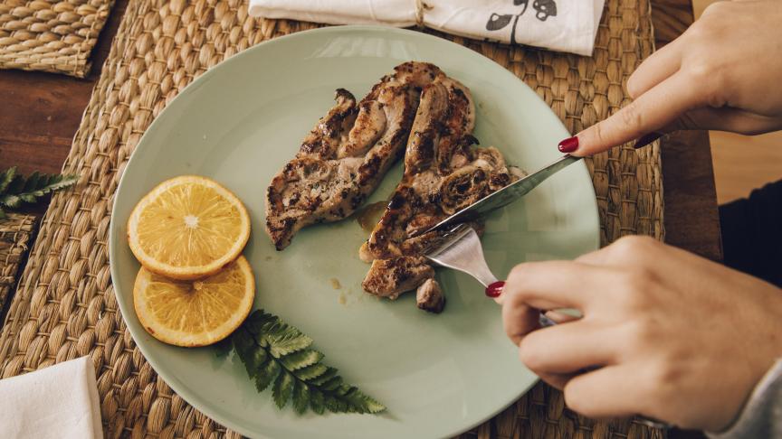 Même de petites traces d'antibiotiques dans notre alimentation peuvent rendre résistantes les bactéries naturellement présentes dans notre organisme.