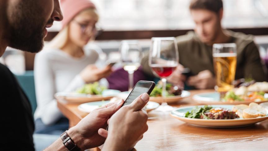 Les citoyens peuvent vérifier rapidement et facilement le score d’une entreprise en matière de sécurité alimentaire.