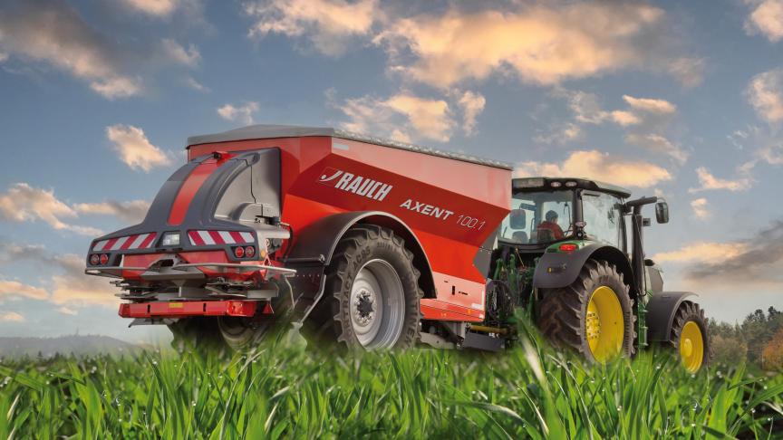 Les distributeurs à disques centrifuges traînés  de la gamme Axent peuvent à présent être dotés de la solution FlexBin autorisant l’application  de deux types d’engrais en un seul passage.