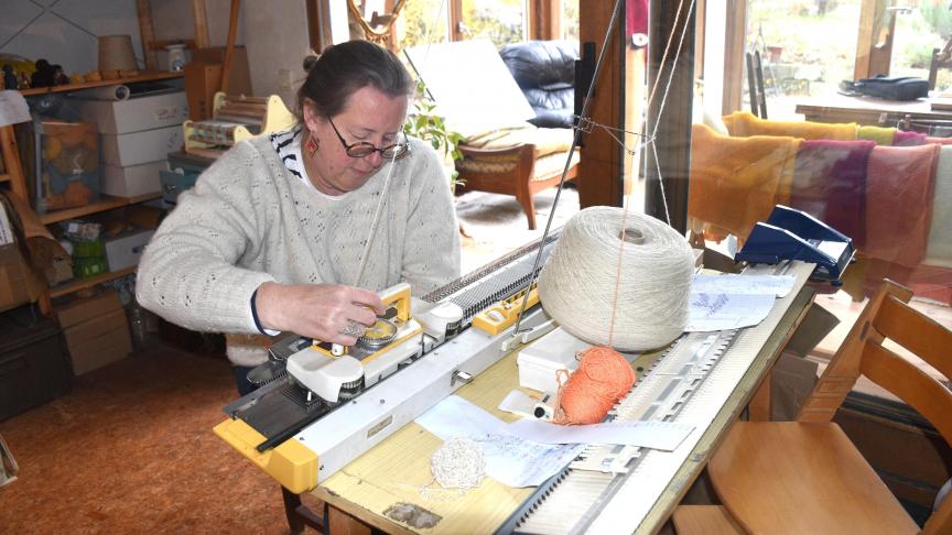 Au-delà de la production, l’atelier de Florence Momin a fait du partage des savoir-faire un pilier de sa démarche.