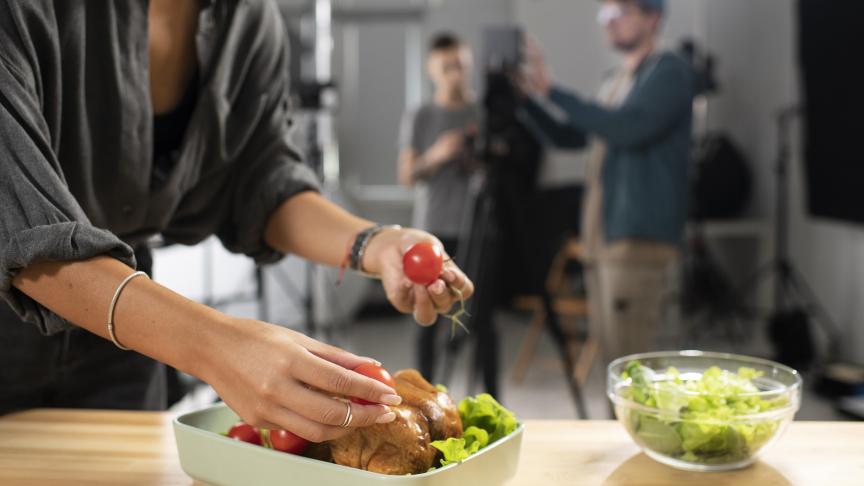 La province compte quelque 130 cuisines collectives, qui assurent quotidiennement des milliers de repas dans les écoles, les maisons de repos, les services résidentiels ou via des cuisines centrales.