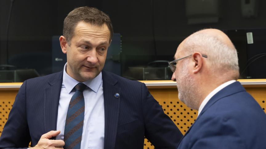 « Les premiers projets de recommandations sont  attendus mi-2026, puis une seconde mouture sera  présentée fin 2026 », a précisé le commissaire  Hansen.