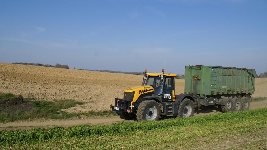 Il ressort d'un arrêt récent qu'un agriculteur qui transporte occasionnellement des marchandises avec son tracteur  et sa remorque, indépendamment de son exploitation agricole, peut le faire avec son permis de conduire G.