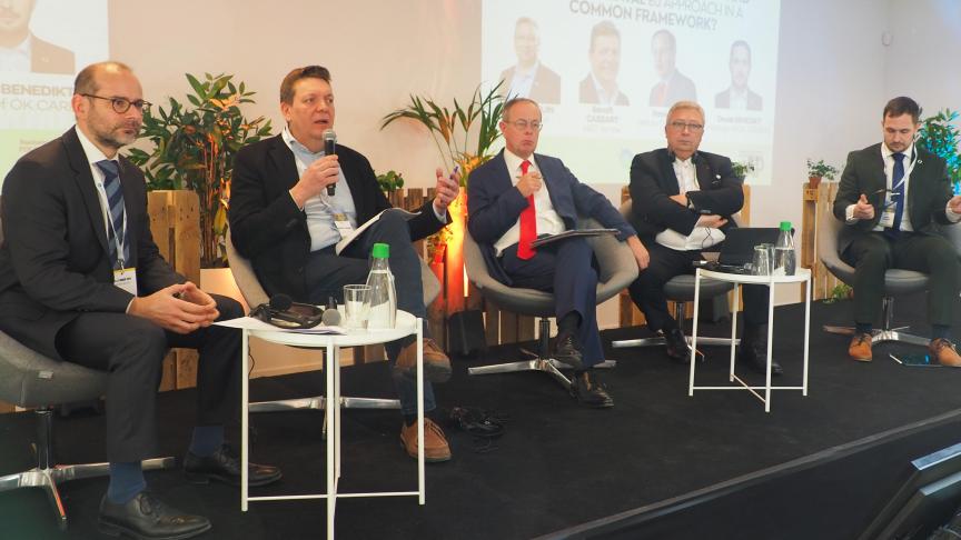 Pour Benoît Cassart (deuxième à partir de la gauche), le progrès environnemental  ne doit pas se traduire par une contraction de la production européenne.