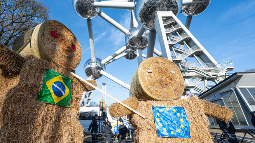 L'accord doit encore être voté par le Parlement européen, qui a demandé fin janvier à la Cour de justice de l'UE de vérifier sa conformité avec les traités européens.