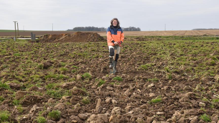 Bioingénieure issue de Gembloux Agro-Bio Tech, Florence Jacques a d’abord acquis les outils  intellectuels nécessaires pour penser les équilibres  du vivant, avant de ressentir le besoin  de s’y confronter concrètement.